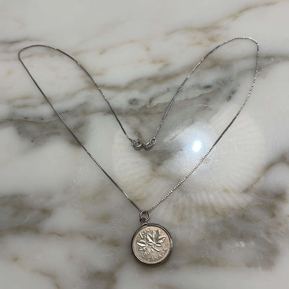 Queen Elizabeth II 1964 Canadian Coin—Sterling Silver Chain/Clasp—Great Cond!! - Picture 4 of 6